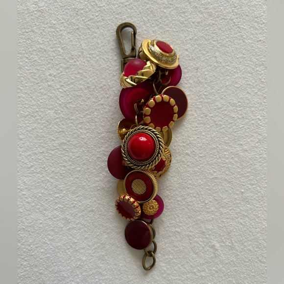 Red button bracelet. - Picture 2 of 2